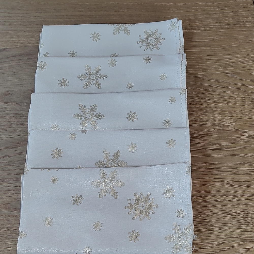 Cream and Gold Snowflake Napkins Set of 5 Never Used